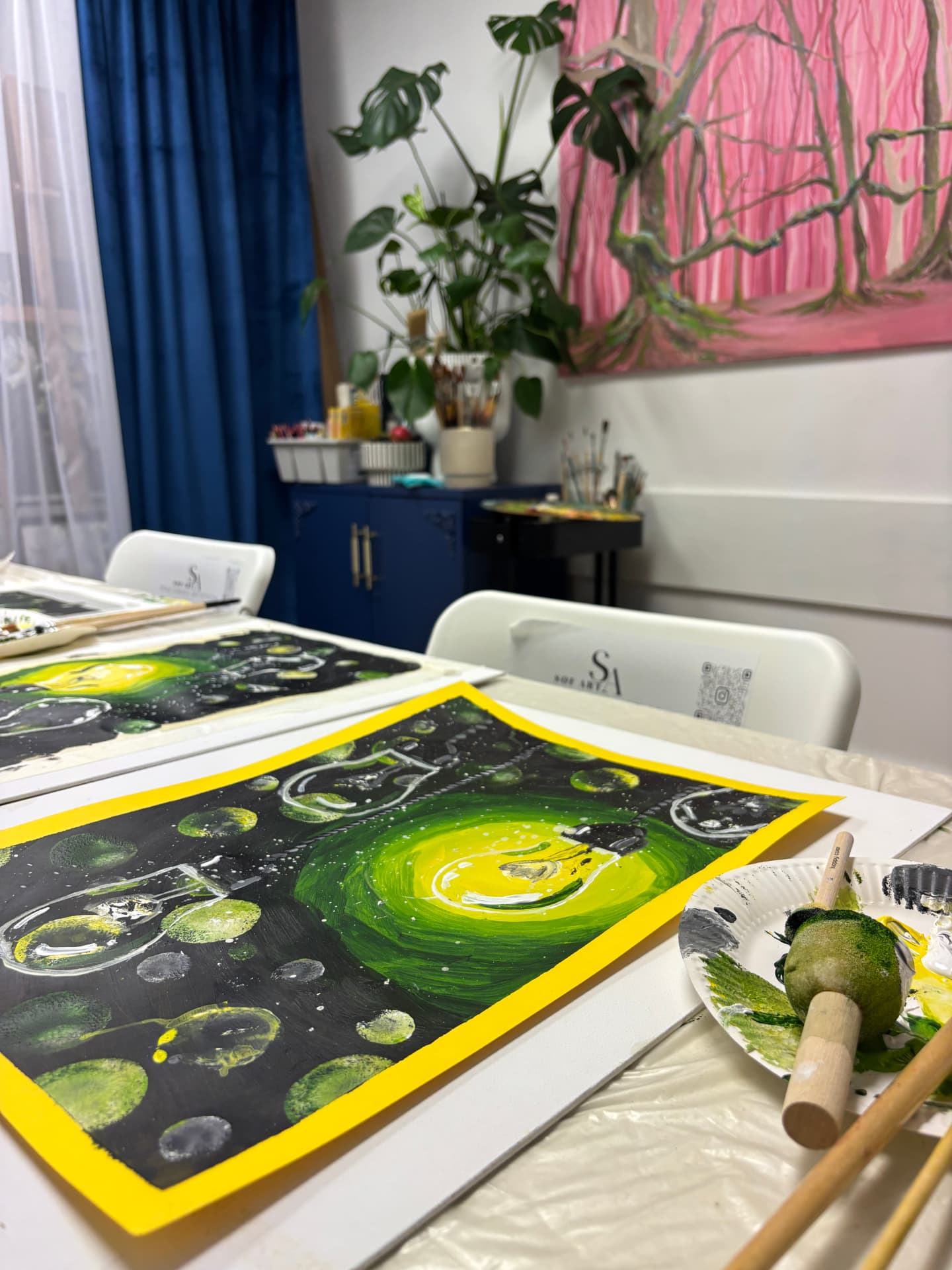 Prace akrylowe ze świetlikami w pracowni SOF ART